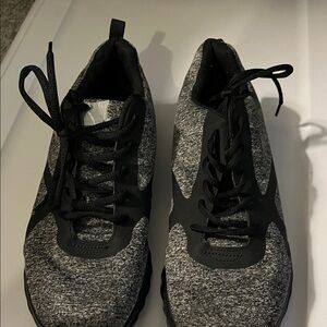 Everlast Black and Gray Sport Sneakers